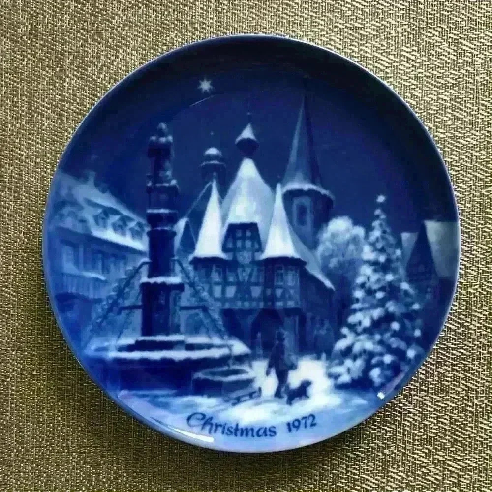 Berlin Design Vintage Plate 1972 Christmas Eve In Michelstadt  7,5”W